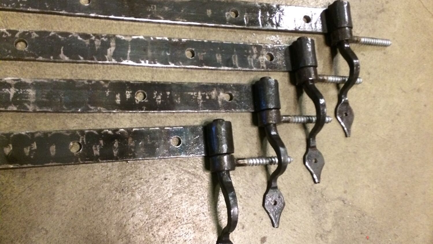 Deler til dør i jern